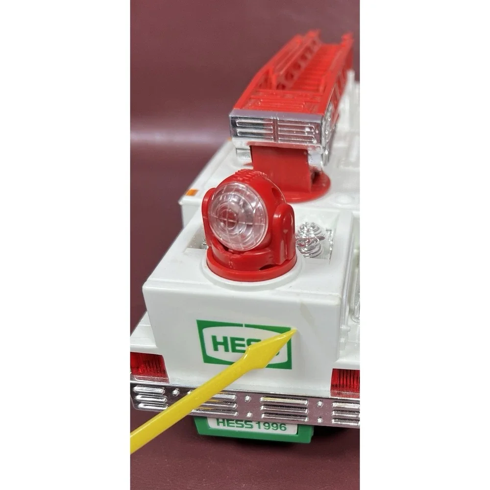Hess Toy Truck 1996 Emergency Truck and Ladder with‎ Lights and Sirens Works